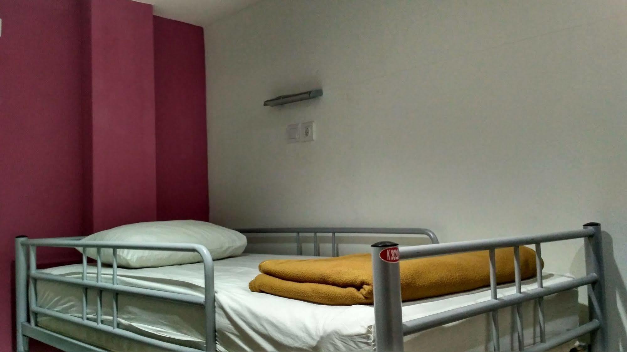 Cx Hostel Kuta Raya Eksteriør billede
