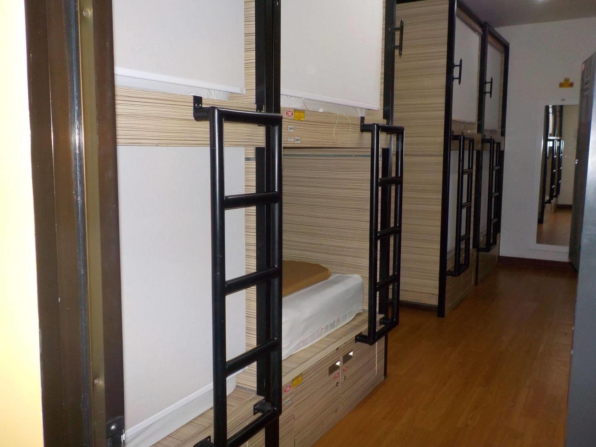Cx Hostel Kuta Raya Eksteriør billede