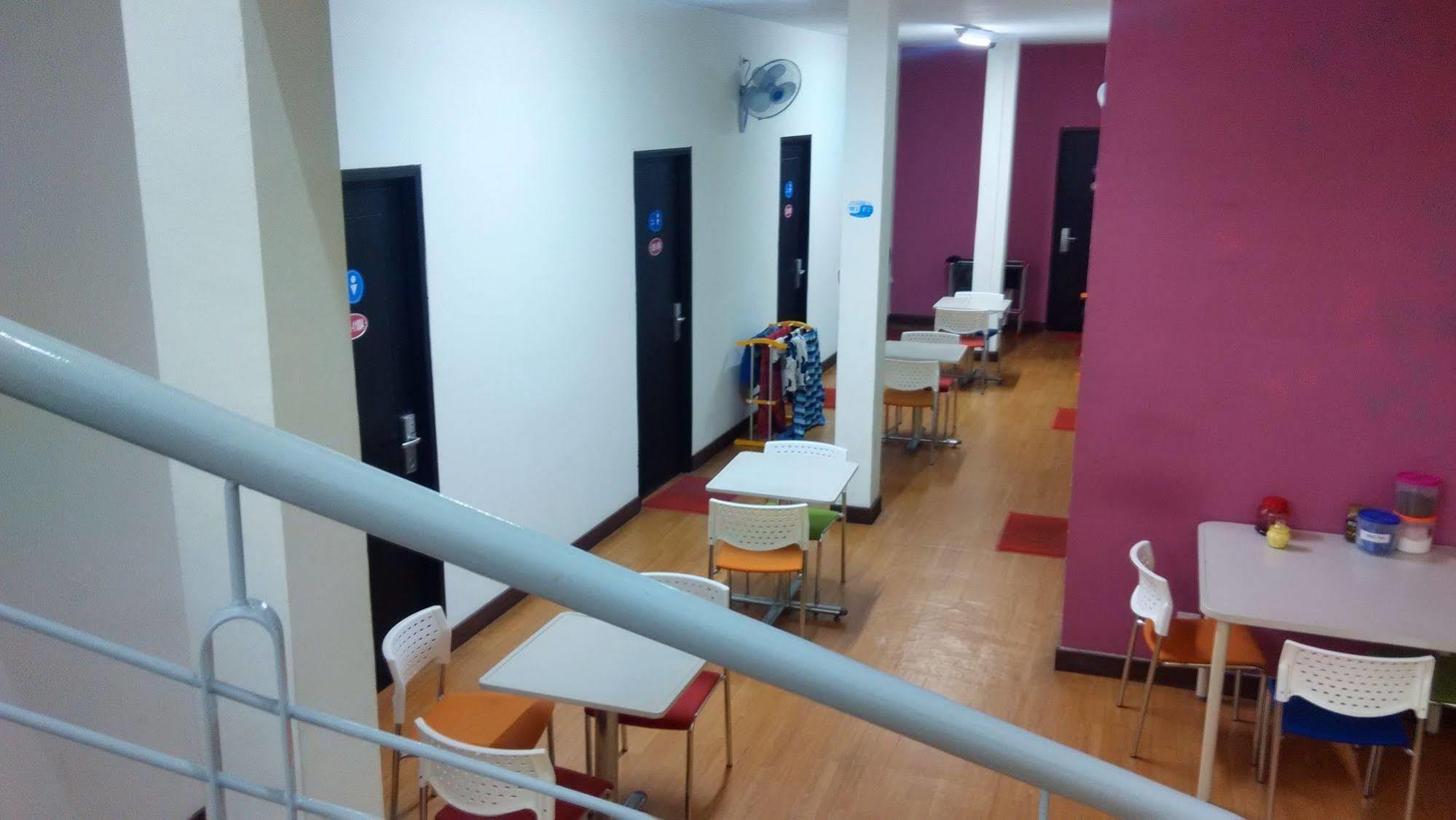 Cx Hostel Kuta Raya Eksteriør billede